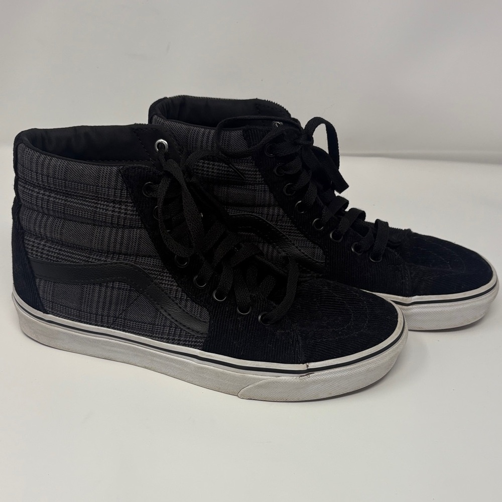 Vans Men's Plaid Black High-Top Sneakers.   Great Condition!